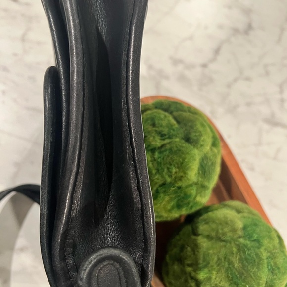 Coach Black Leather Women's purse. Excellent condition. No rips, tears. - Picture 6 of 10